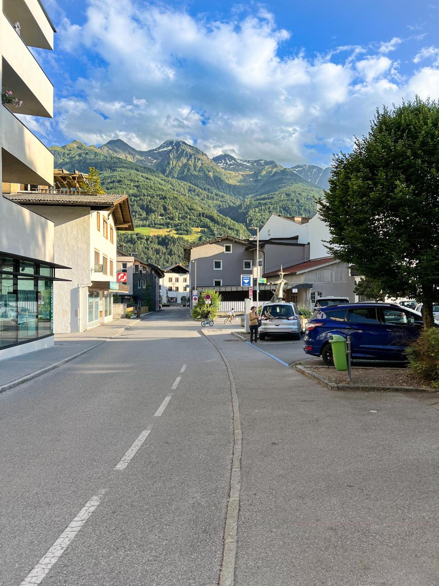 Mitten Im Zentrum Ferienwohnungen Mit Sonniger Terrasse Telfs Exterior foto